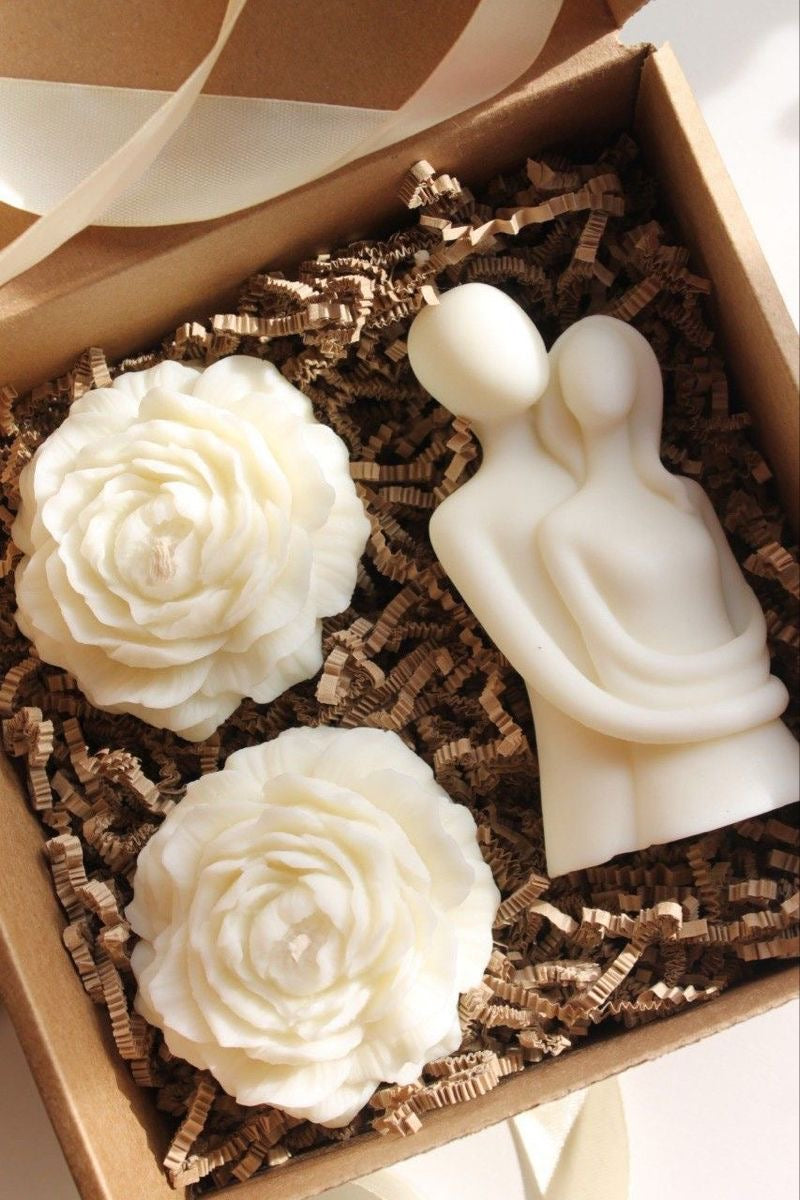 Rose and Couple Candle Gift Hamper - Ivory